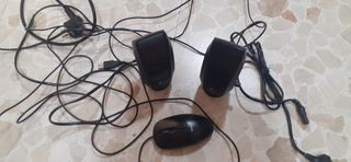 Monitor ordenador, teclado y altavoces