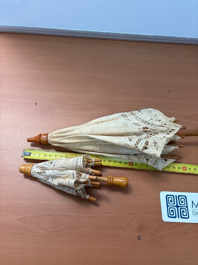 2 Sombrillas/Paraguas Beige. Encaje