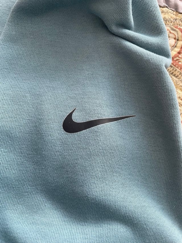 Sudadera Nike Dri-FIT M - Teal es corta y ancha