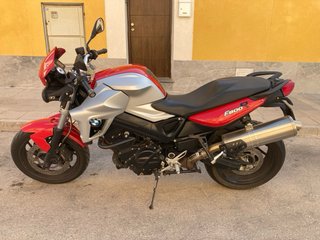 BMW F800R roja - Moto