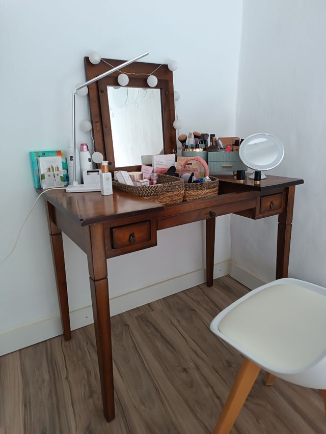 Tocador madera marrón