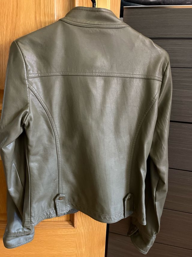 Cazadora polipiel verde oliva