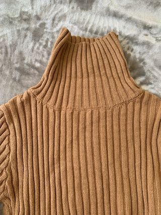 Jersey canalé cuello alto marrón