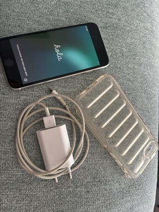 iPhone SE (Apple) - Blanco y Plata