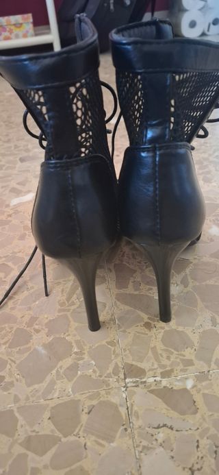 Zapatos tacón negros | Botines peep-toe