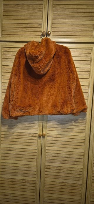 Cazadora pelo marrón naranja estilo oversize