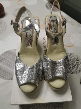 Sandalias cuña plata brillantes