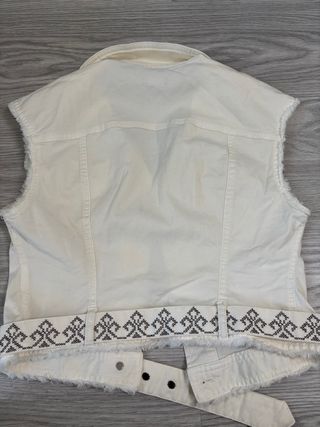 Chaqueta vaquera blanca sin mangas