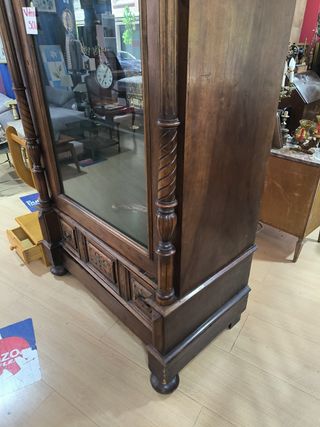 Vitrina antigua madera 500€