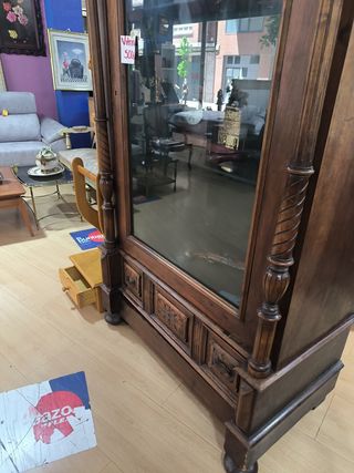 Vitrina antigua madera 500€