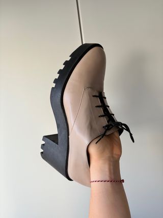 Zapatos Stradivarius beige plataforma