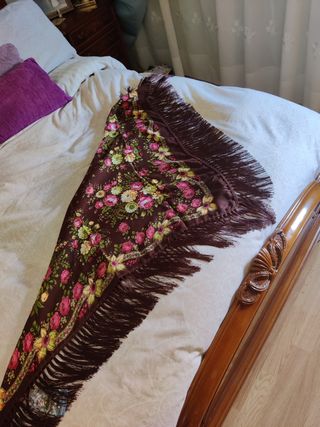 Mantón flamenco marrón flores