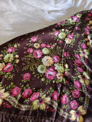 Mantón flamenco marrón flores