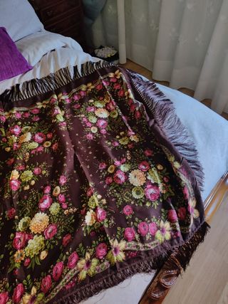 Mantón flamenco marrón flores