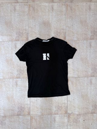 Camiseta Calvin Klein negra