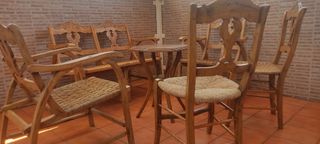 Conjunto de sillas y sillones rústicos