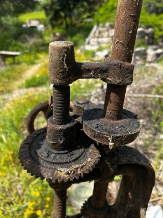 Taladro manual antiguo