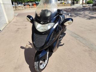 Kymco 125cc - Scooter Negro