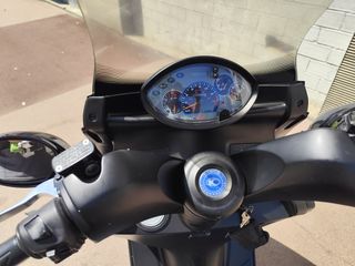 Kymco 125cc - Scooter Negro