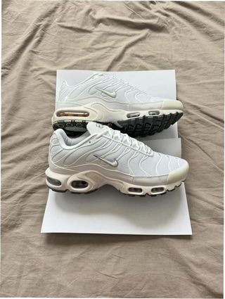 Nike Air Max Plus TN Blancas 42 second hand for 50 EUR in Torrejón de la  Calzada in WALLAPOP