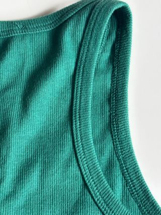 TOP VERDE ESCOTE "HALTER" NIÑA