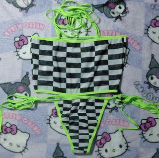 Bikini sexy con alien verde y estampado de cuadros