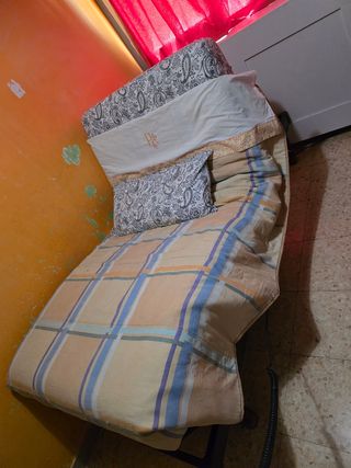 Cama "somier y colchón" ortopédica en buen estado.