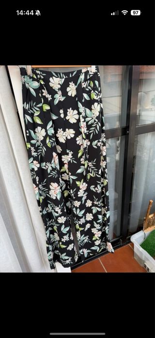 Pantalones anchos florales negros