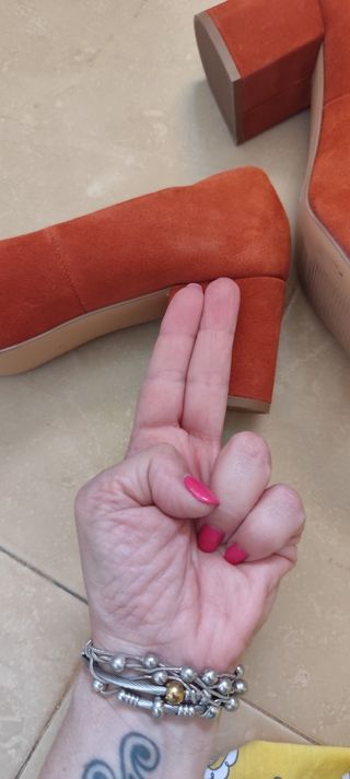 A estrenar. Zapatos piel tacon cuadrado