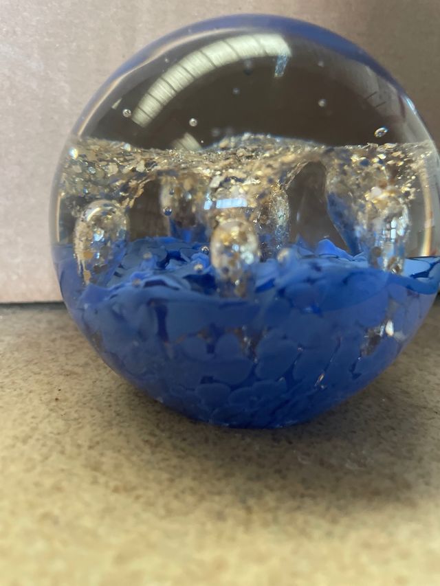 Fermacarte in vetro blu e oro