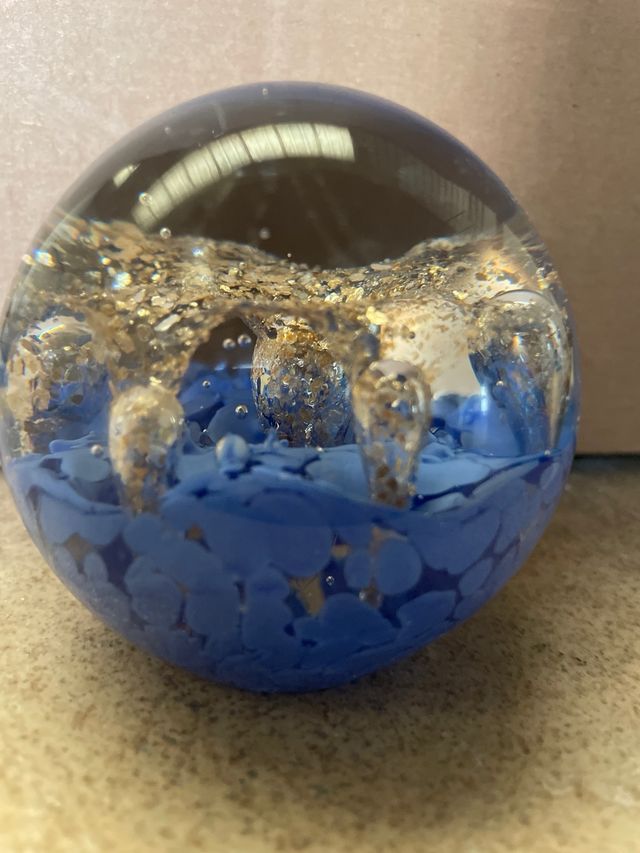 Fermacarte in vetro blu e oro