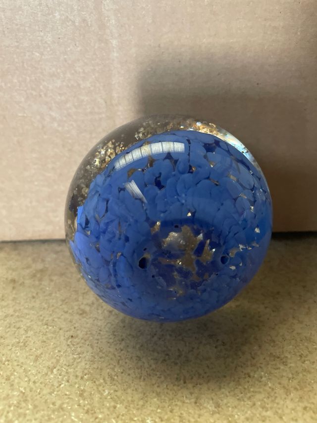 Fermacarte in vetro blu e oro