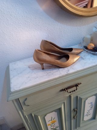 Zapatos MARYPAZ dorados y multicolor