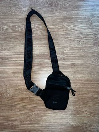 Bandolera Nike negra