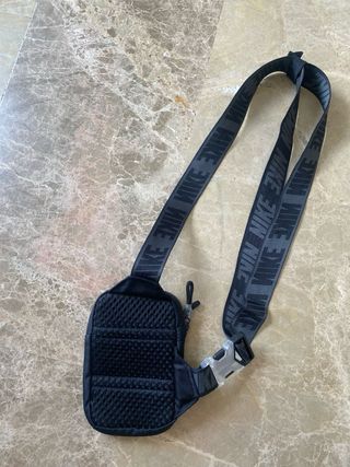 Bandolera Nike negra