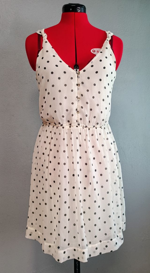 Vestido de bolinhas preto-branco