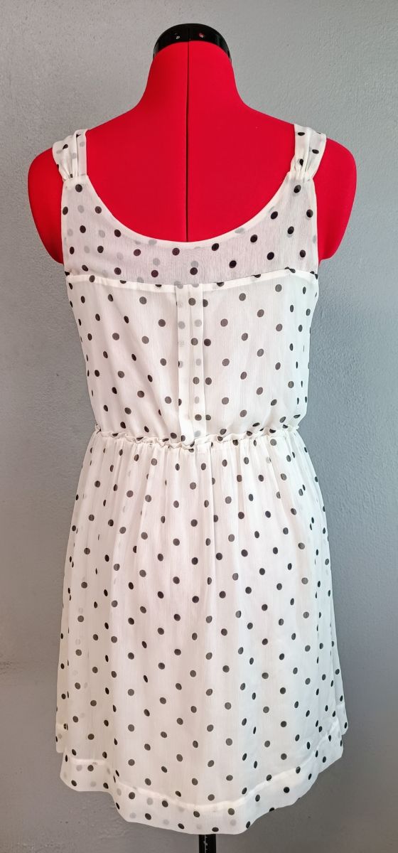 Vestido de bolinhas preto-branco