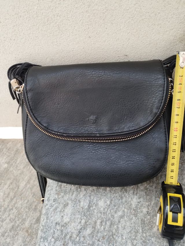 Borsetta nera con patella portaoggetti