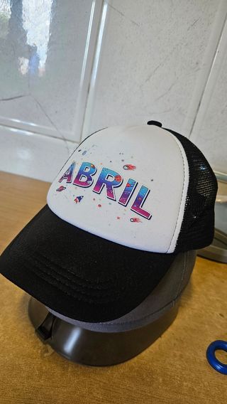 Gorras infantiles personalizadas - Abril & Alma