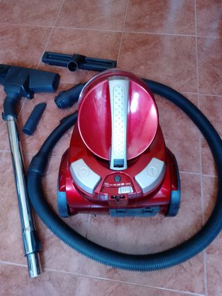 Aspiradora Orbegozoi 2000W roja