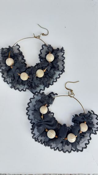 Pendientes con piedras y encaje