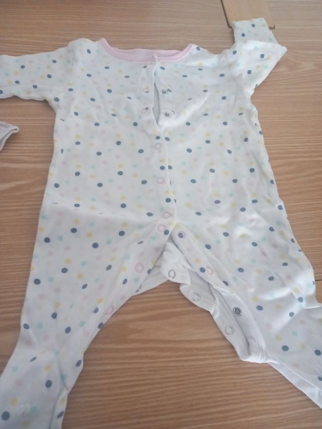 Lote 4 Pijamas bebé 9M