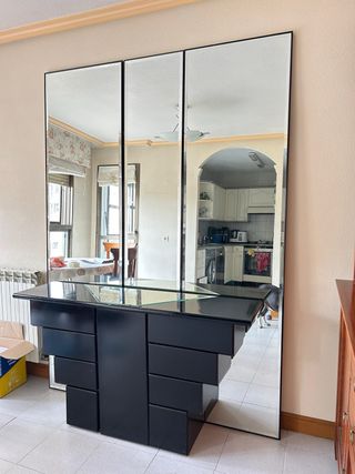 Recibidor negro con espejo