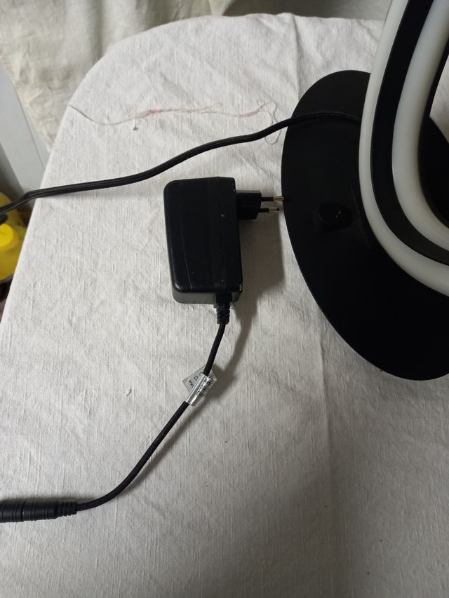 Lampada LED da tavolo - Moderna