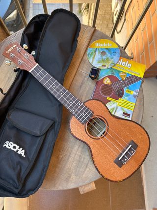Ukulele Cascha + accesorios