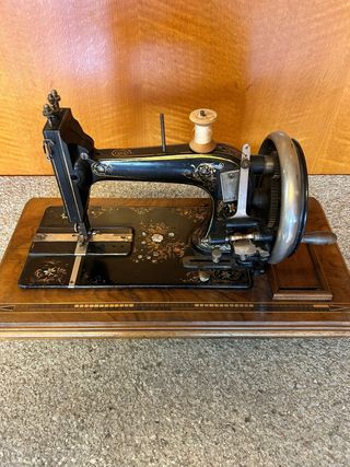 Máquina de Coser Antigua