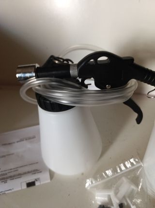 Dispositivo de purgado de frenos