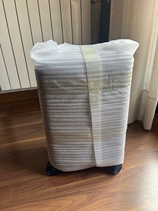 Maleta cabina NUEVA y ligera, azul.