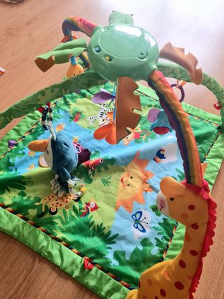 Parque de juegos infantil con música.