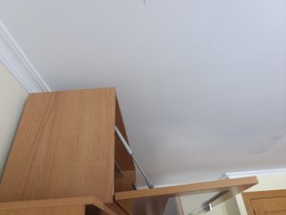 Mueble altillo con puerta de cristal